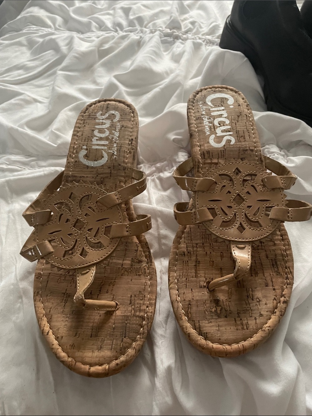 Circus by Sam Edelman Tan Cutout Thong Cork Sandals:/wedges